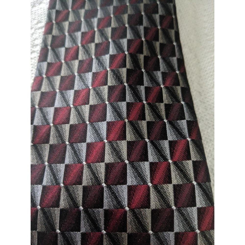 Croft & Barrow Hand Made 100% Silk Men's Neck Tie Black, Grey, Red‎ Geometric